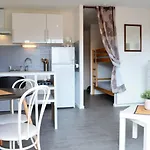 4 Couchages Avec Terrasse, Parking Et Proche Au Lavandou - Fr-1-251-240 Le Lavandou