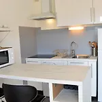 Appartement 4 Couchages Avec Terrasse, Parking Et Proche Au Lavandou - Fr-1-251-240