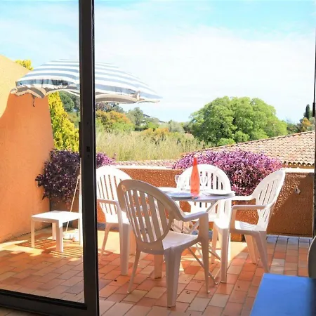 4 Couchages Avec Terrasse, Parking Et Proche Au Lavandou - Fr-1-251-240 Appartement